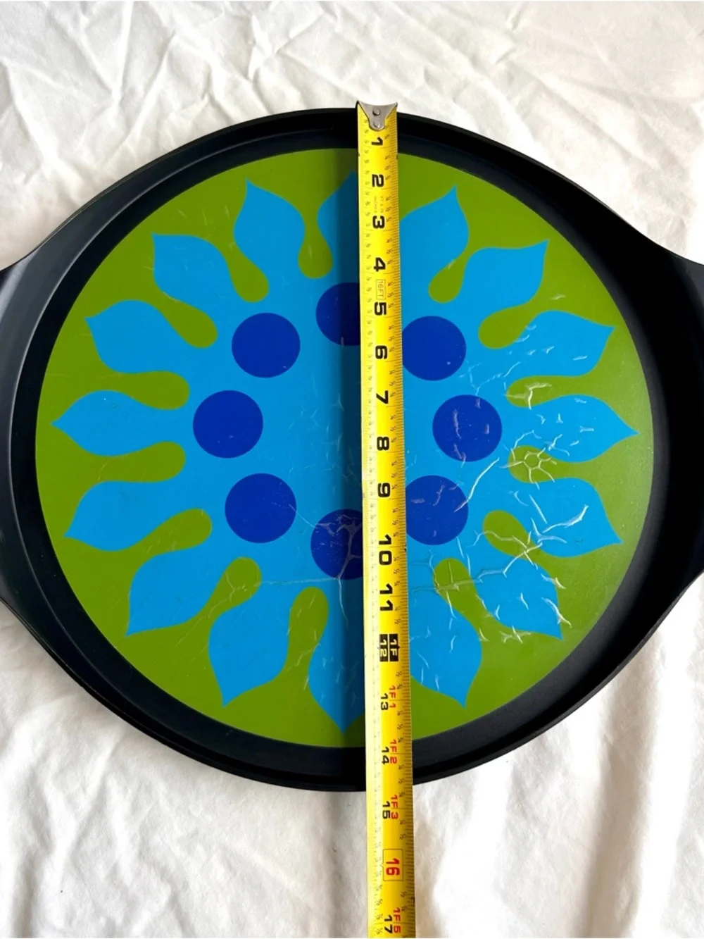 Rubbermaid Retro Round Lazy Susan Tray with Blue Floral Sunburst on Green